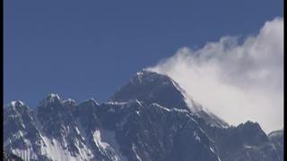 El COVID-19 paraliza la temporada de escalada del Everest