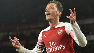 Mesut Özil y el enorme gesto para que la mascota despedida de Arsenal continúe en el club