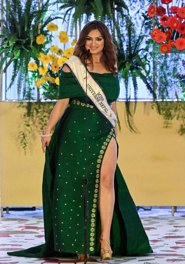 Jane Garrett, Miss Nepal 2023, posing for photographs during a gala event at the headquarters of the Ministry of Foreign Affairs of El Salvador in San Salvador, on November 8 (Photo: Marvin Recinos / AFP)