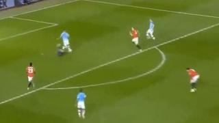 Dejó en el piso a De Gea: Mahrez se lo llevó y puso el 2-0 del City sobre Manchester United [VIDEO]
