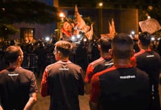 Aliento ‘crema’: hinchas de Universitario hacen banderazo horas antes del partido ante Cienciano