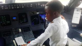 ¡Superdotado! Niño de siete años es viral en redes sociales por pilotear un avión [VIDEO]