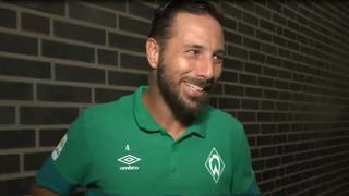 Claudio Pizarro y su gran emoción al recibir como regalo la camiseta de Alianza Lima [VIDEO]