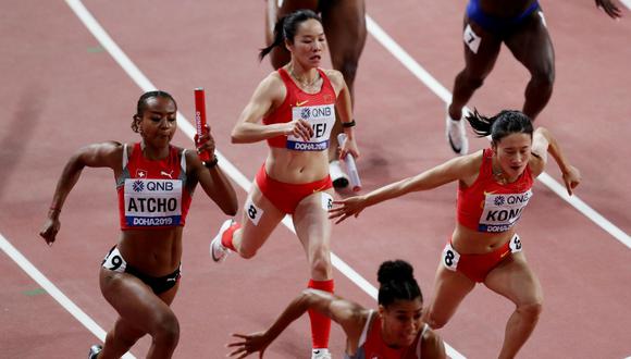 El equipo de China protagonizó un extraño momento durante la carrera de relevos 4x100 metros correspondiente al Mundial de Atletismo. (Foto: Reuters)