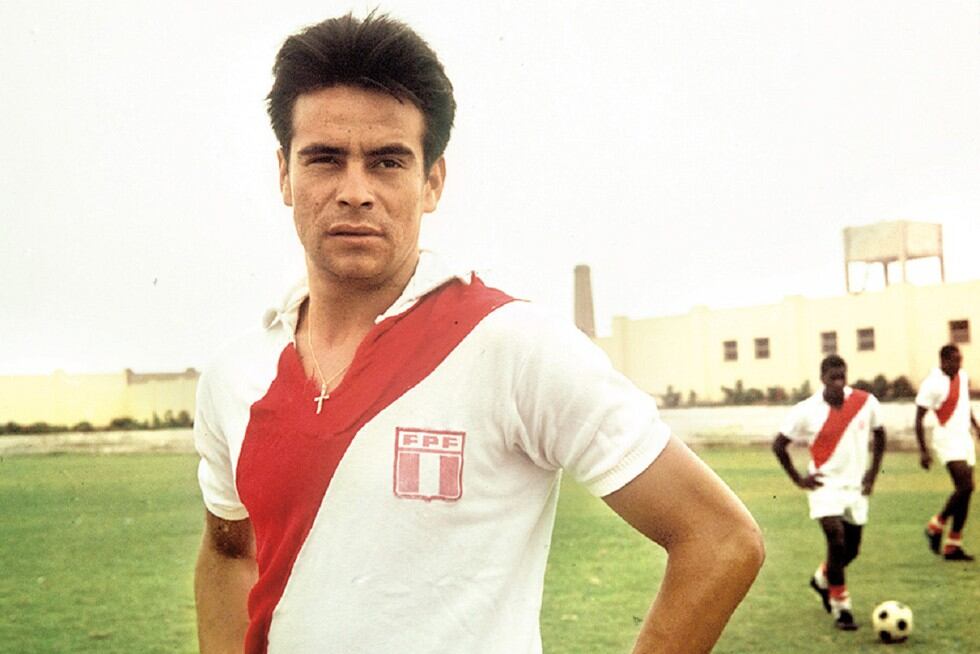 Oswaldo Felipe Ramírez Salcedo nació en Lima el 28 de marzo de 1947. A los 19 años debutó profesionalmente con la camiseta del Sport Boys y a los 22 llegó a la Selección Peruana. (Foto: GEC Archivo Histórico)