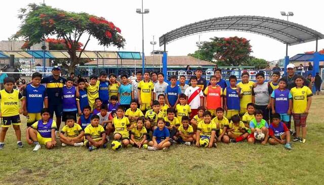 En el 2002, Vargas fundó la escuela Juan Román Riquelme. (Foto: Facebook)