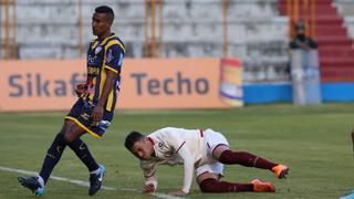 ¡Increíble! Daniel Chávez falló 3 claras opciones de gol con Universitario en el primer tiempo [VIDEO]