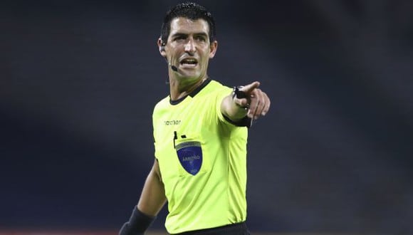 El uruguayo Leodán González quedó fuera del grupo arbitral para el Argentina-Chile. (Foto: AFP)