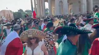Mexicanos arman la fiesta en las calles de Qatar y bailan ‘Payaso de Rodeo’