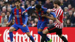 Un sombrero para empezar: Neymar se divierte en el Camp Nou