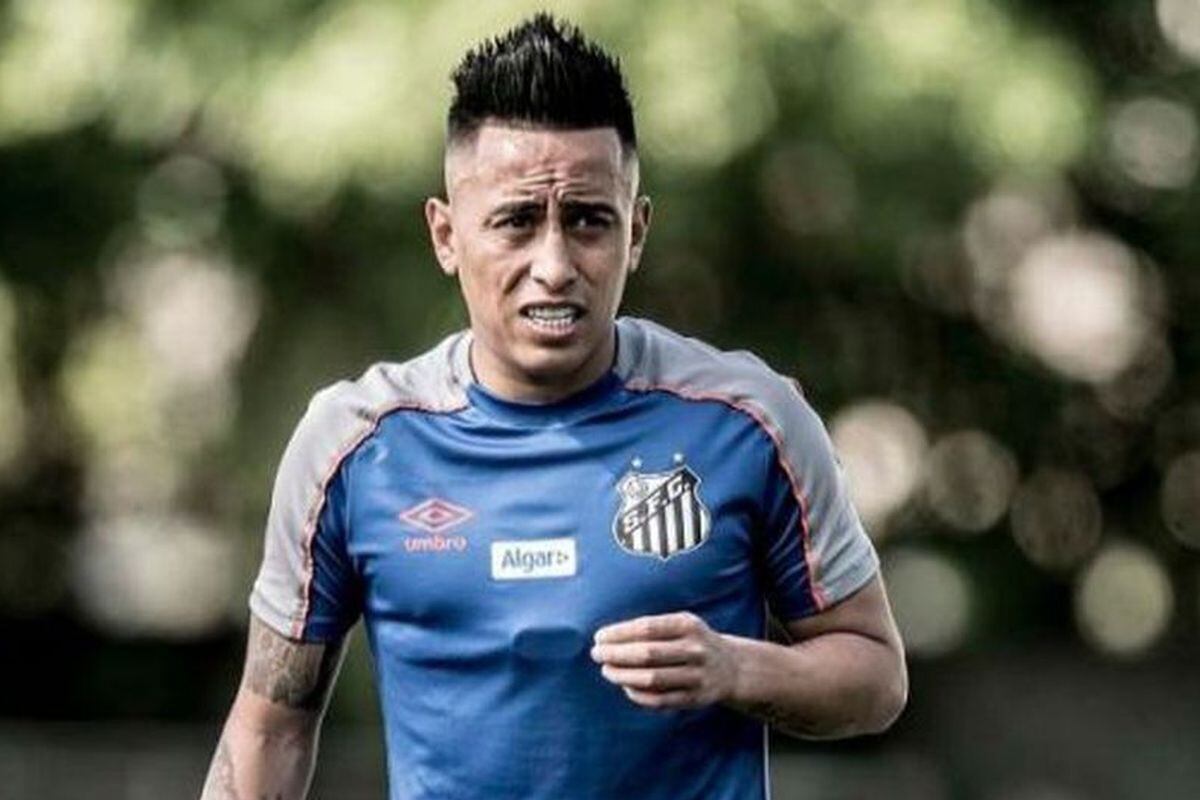 Christian Cueva pertenece al Santos, pero se quiere marchar del equipo brasilero. (Foto: Globoesporte)