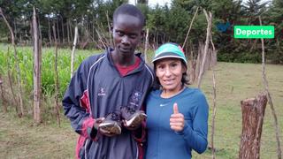 Qué gesto: Gladys Tejeda obsequió zapatillas a deportista de bajos recursos de Kenia