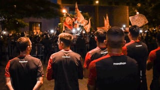 Aliento ‘crema’: hinchas de Universitario hacen banderazo horas antes del partido ante Cienciano