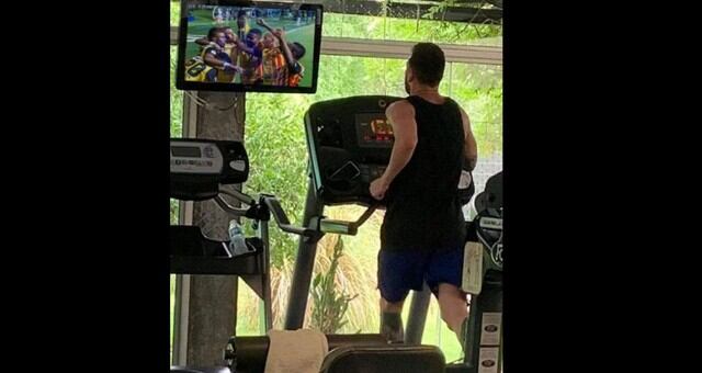 Los mejores memes de Lionel Messi entrenando viéndose a sí mismo.