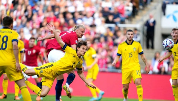 Doblete y asistencia de Haaland con Noruega ante Suecia en la Nations League. (Foto: EFE)