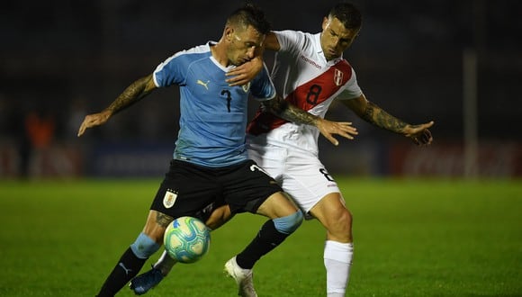 Costa podría jugar su primer partido oficial por Eliminatorias ante Uruguay, el país que lo vio nacer. (Foto: AFP)