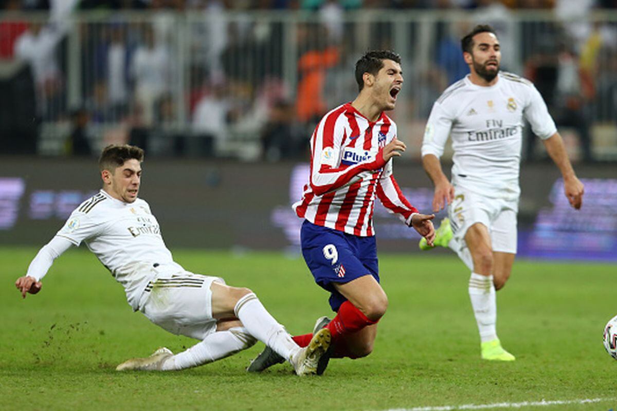 Federico Valverde y la patada que le dio a Morata en la Supercopa. (Foto: Getty Images)