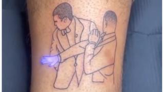 Decide inmortalizar la bofetada de Will Smith a Chris Rock con un tatuaje y se vuelve viral