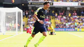 Descomunal gol de Mesut Özil para la remontada y clasificación del Arsenal