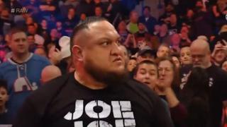 ¡Llegó a tiempo! Samoa Joe salvó a Kevin Owens del ataque de Seth Rollins y AOP [VIDEO]