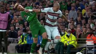 Tarjeta roja a Pepe por clara agresión a rival en Portugal-Irlanda por Eliminatorias