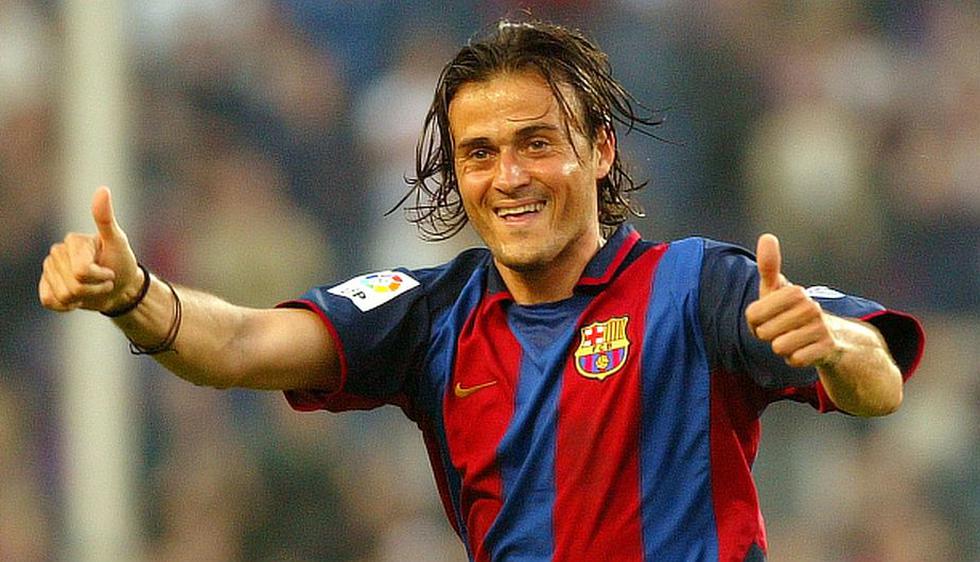 Figo llegó al Barcelona en la temporada 1995-96. Como 'culé' realizó cánticos y burlas contra el Real Madrid. En el 2000 se convirtió en jugador blanco y el primer galáctico. Fue el fichaje más ca