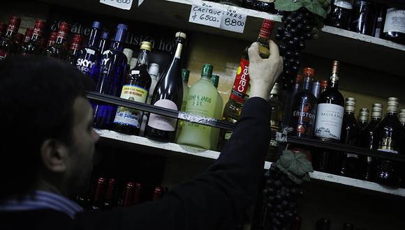 Los locales que se dedican exclusivamente a la venta de bebidas alcohólicas deben cerrar sus puertas durante las horas de la prohibición, como bares y licorerias. (Foto referencial: Agencia Uno)