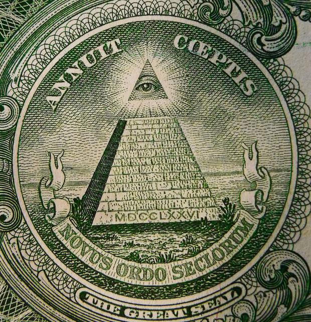 El billete de dólar cuenta con una pirámide y un ojo en su sello (Foto: AFP)