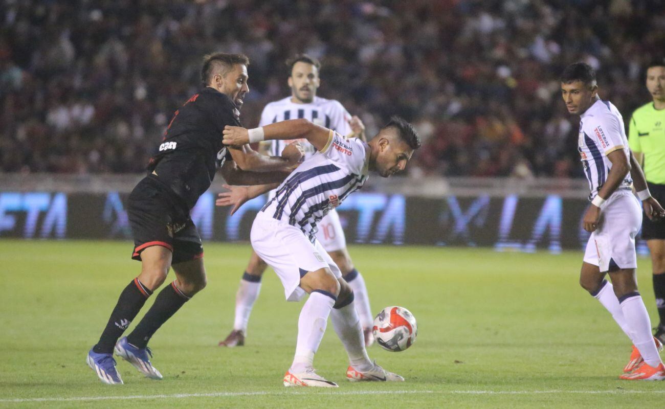 Alianza Lima no ha podido afianzar una oncena base en lo que va del Apertura y siempre perdió cuando le tocó jugar en altura. (Foto: GEC)