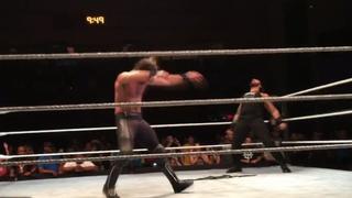 WWE: Roman Reigns volvió tras su suspensión y masacró a Seth Rollins