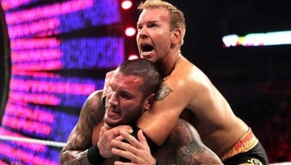 Christian y Randy Orton durante el enfrentamiento que tuvieron en Over the Limit 2011. La 'Víbora', al final, se llevó la victoria. (Foto: WWE)
