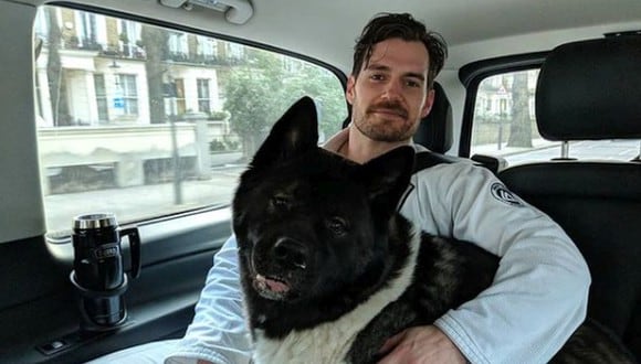 Hanry Cavill y su perrito Kal son inseparables, así que van a todos lados (Foto: Instagram/Henry Cavill)