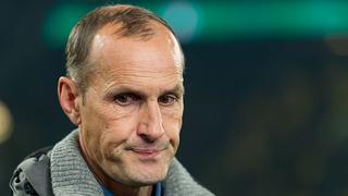 Insólito: Augsburgo pierde a su entrenador en el reinicio de la Bundesliga por ir a comprar una pasta de dientes