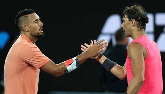 Kyrgios y Nadal dándose las manos en el partido que tuvieron en el Australian Open 2020. (Foto: Getty Images)