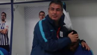 Alianza Lima: el tierno abrazo entre Carlos Ascues y Pablo Bengoechea tras ganar el clásico