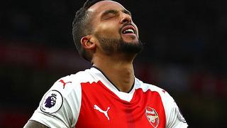 De no creer: el terrible centro de Theo Walcott con el Arsenal por la Premier