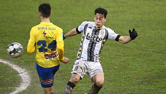 Cristian Benavente disputó su primer partido con la  camiseta del Sporting Charleroi. (Foto: Twitter)