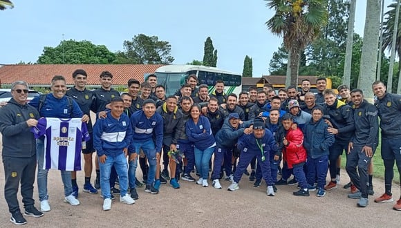Delegación de Futsal Down visitó instalaciones de Peñarol. (Foto: Prensa AL)