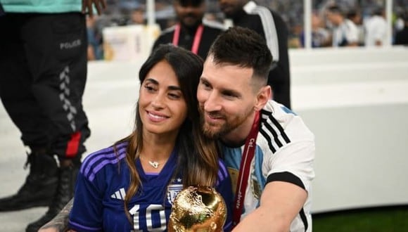 Lionel Messi y su familia celebrando el título mundial de Argentina. (Foto: AFP)