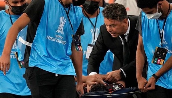 Marcelo Gallardo consoló a Robert Rojas tras salir lesionado en Alianza Lima vs. River Plate. (Foto: Agencias)