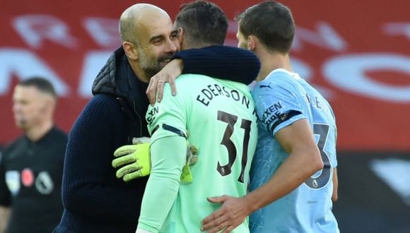 Guardiola más que feliz en el Manchester City. (Foto: AFP)