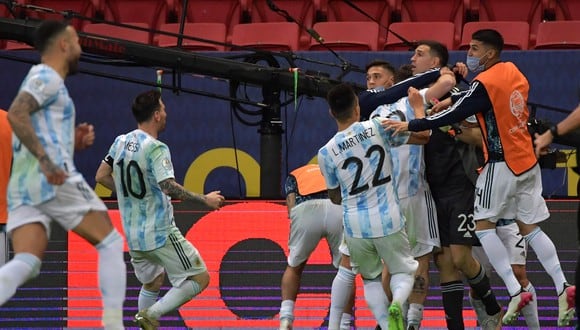 La Selección Argentina consiguió levantar el trofeo de la Copa América 2021. (Foto: AFP)