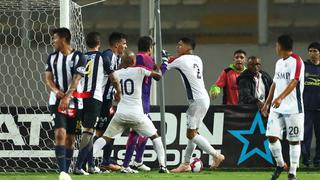 Alianza Lima: Leao Butrón se fue a los golpes con defensa de San Martín y se salvó de ser expulsado [VIDEO]