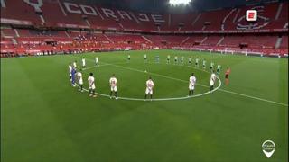 Un minuto de silencio: jugadores del Sevilla y Betis rindieron homenaje a los fallecidos por el COVID-19 en España [VIDEO]