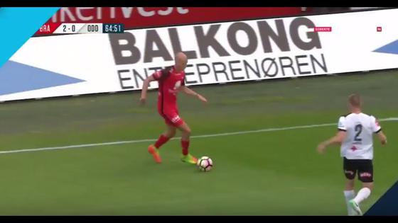 Esta Lo Absurdo Y Luego Esto El Peor Intento De Lambretta De La Historia Del Futbol Video Redes Sociales Depor