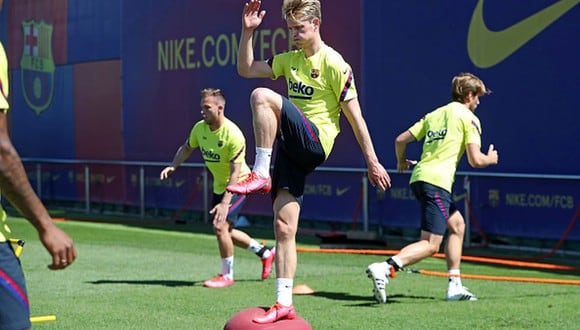 Frenkie de Jong juega como centrocampista en el Barcelona de LaLiga Santander. (Foto: Getty Images)
