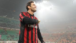 La leyenda volvió a casa: Kaká recibió homenaje en partido de AC Milan