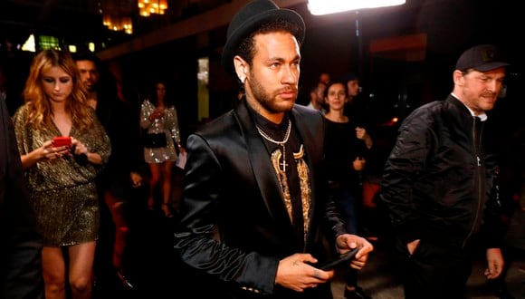 Neymar fue visto con dos chicas a un mes antes de ser padre con Bruna Biancardi. (Foto: referencial/Getty Images)