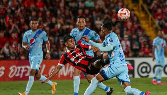 El golazo de Joshua Navarro durante el triunfo por 5-1 del Alajuelense sobre el Motagua. (Foto: Twitter @ldacr)
