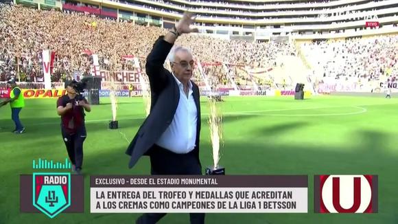 Jorge Fossati y la ovación del estadio Monumental tras su aparición. (Video: Liga 1 MAX)